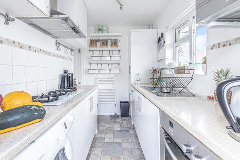 2 bedroom maisonette to rent, Grove Close, Kingston Upon Thames, Surrey, KT1