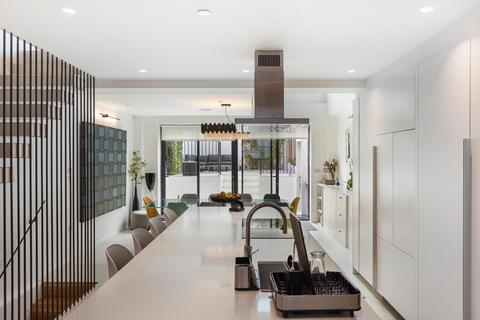 4 bedroom terraced house for sale, Waterford Road, London, SW6