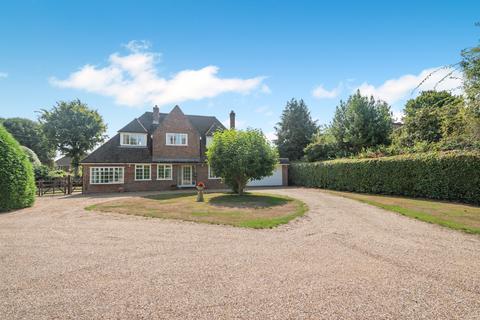 4 bedroom detached house for sale, Hunters Close, Chesham