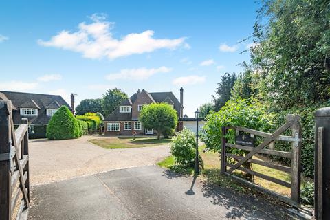 4 bedroom detached house for sale, Hunters Close, Chesham