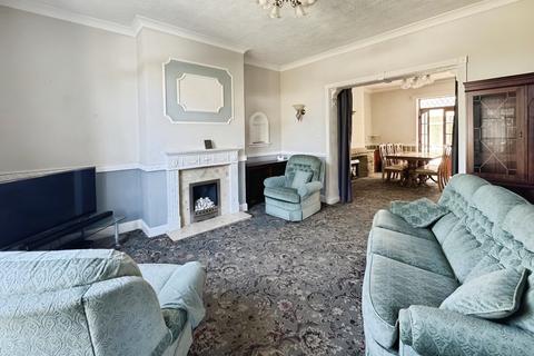 4 bedroom end of terrace house for sale, Clarence Street, Cleckheaton, BD19