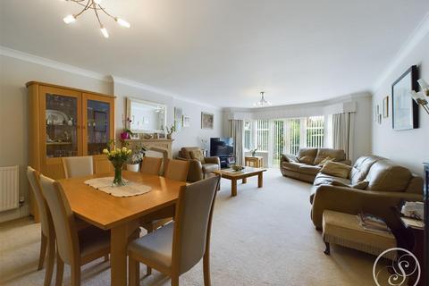 3 bedroom flat for sale, The Drive, Alwoodley, Leeds