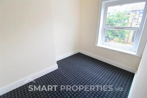 2 bedroom terraced house to rent, Beech Street, Huddersfield HD1