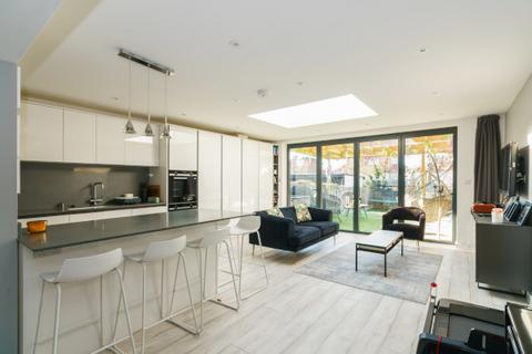4 bedroom semi-detached house to rent, Downhurst Avenue, Mill Hill, NW7