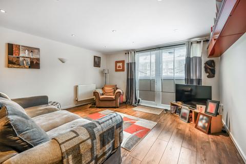 2 bedroom apartment for sale, at Brooklands Court, 460 Wandsworth Road, London SW8