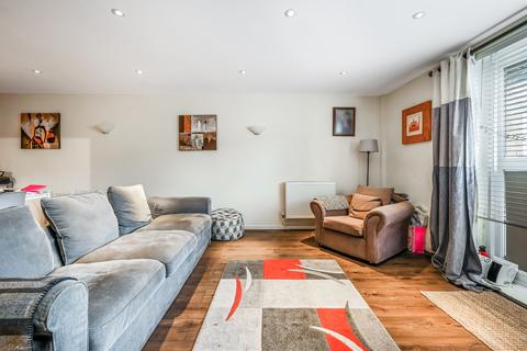 2 bedroom apartment for sale, at Brooklands Court, 460 Wandsworth Road, London SW8