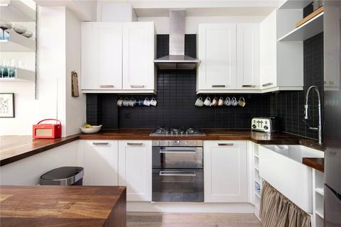 36a Dunlace Road, London, E5 0NE