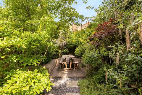36a Dunlace Road, London, E5 0NE