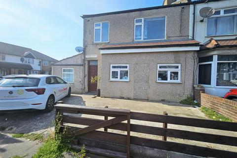 2 bedroom flat to rent, , Ilford, Essex, IG1