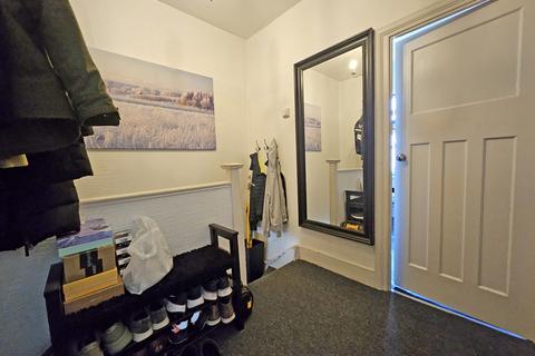 2 bedroom flat to rent, , Ilford, Essex, IG1