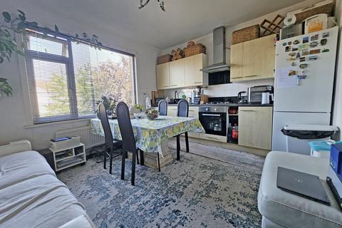 2 bedroom flat to rent, , Ilford, Essex, IG1