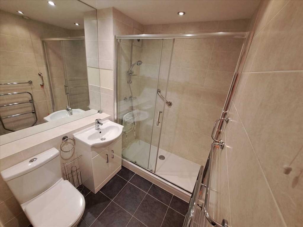 Main bathroom