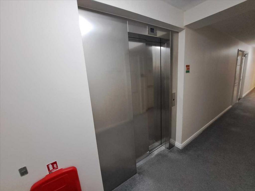 Main building lift