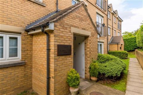 2 bedroom apartment for sale, Queens Court, Mount Pleasant Road, Pudsey, LS28