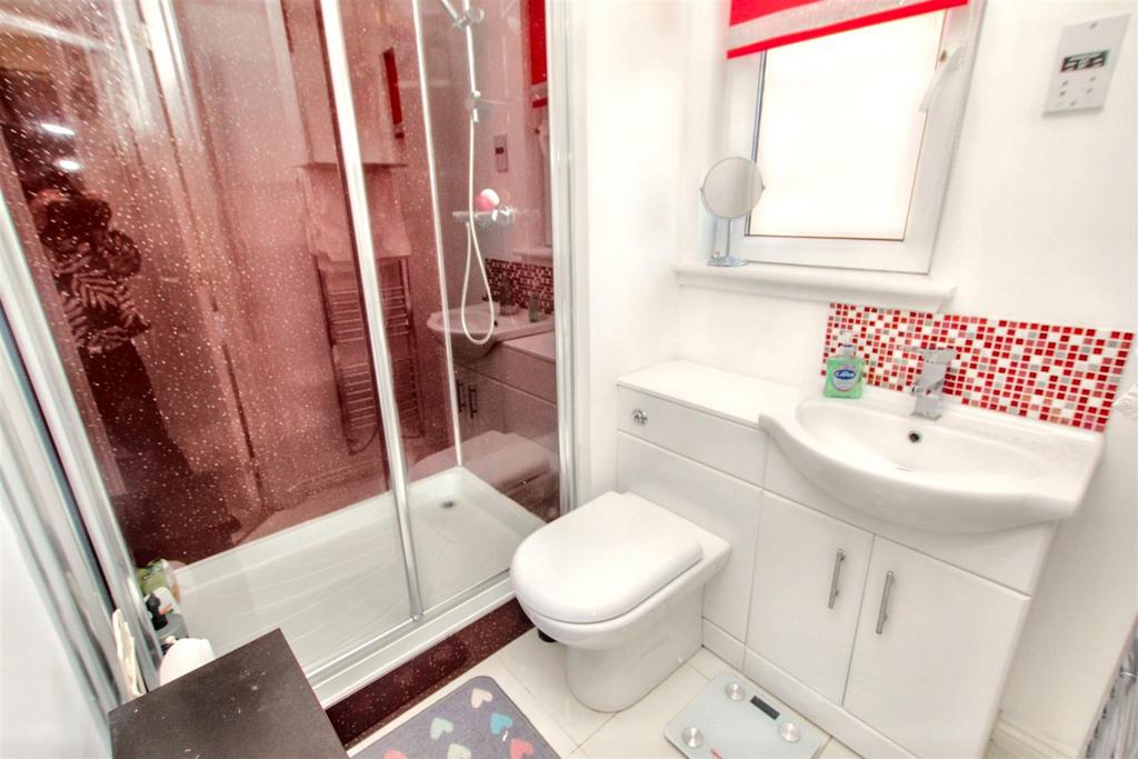 14- Ensuite.jpg