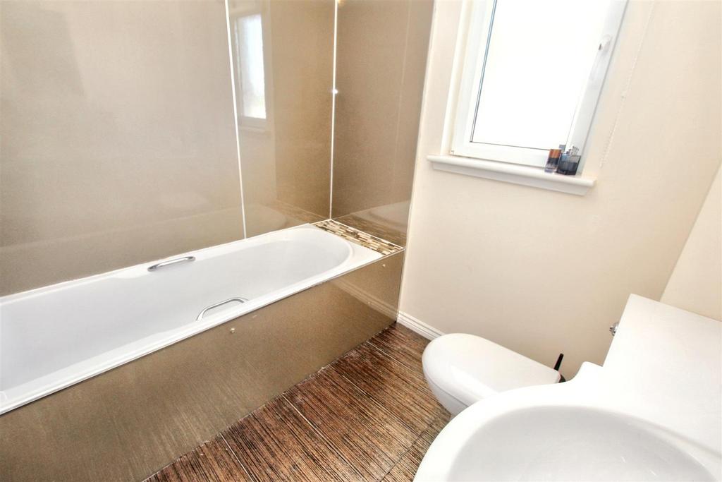 19- Bathroom.jpg