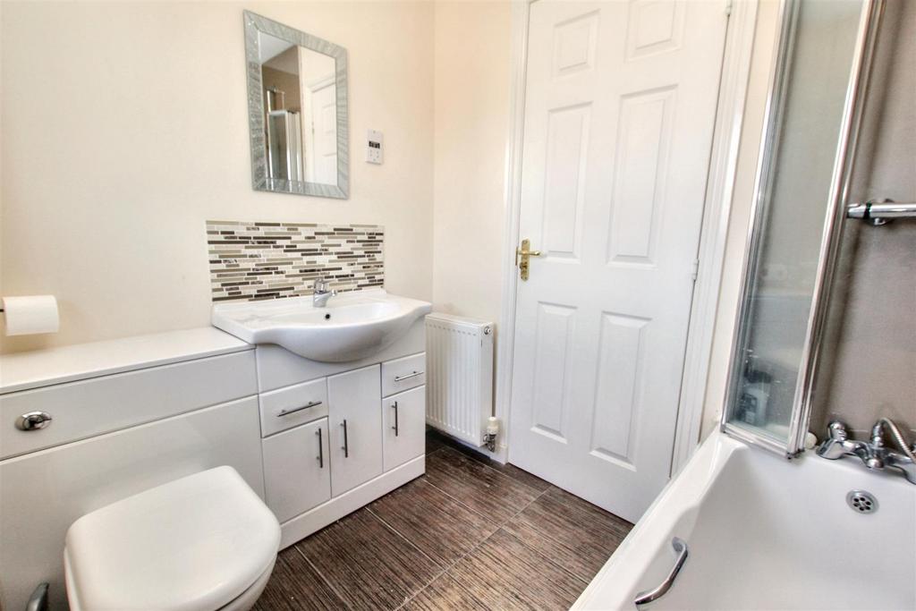 20- Bathroom.jpg