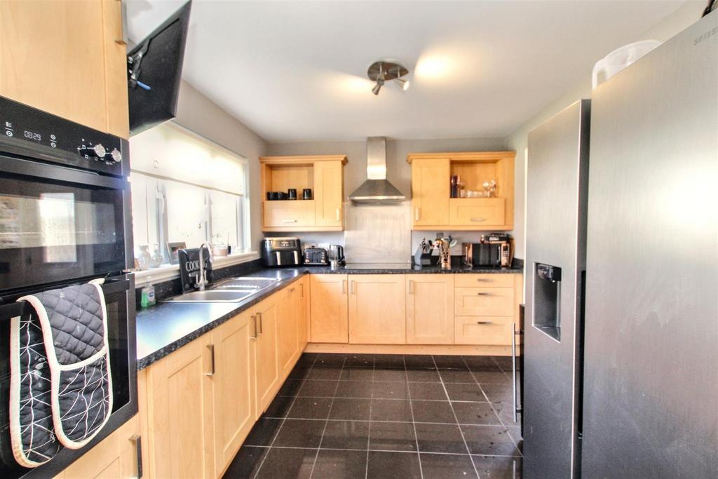 5- Kitchen.jpg