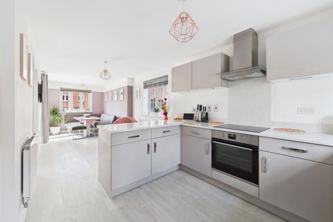 5 Bangor Close, Towcester, NN12 6UH