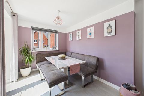 5 Bangor Close, Towcester, NN12 6UH