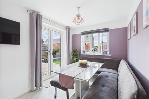 5 Bangor Close, Towcester, NN12 6UH