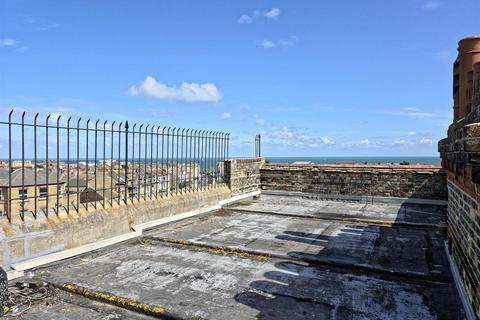 2 bedroom apartment for sale, Northdown Road, Margate