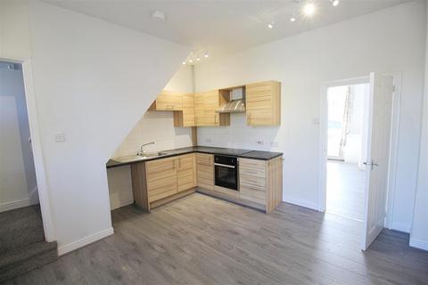 2 bedroom terraced house to rent, Hadfield Road, Glossop SK13