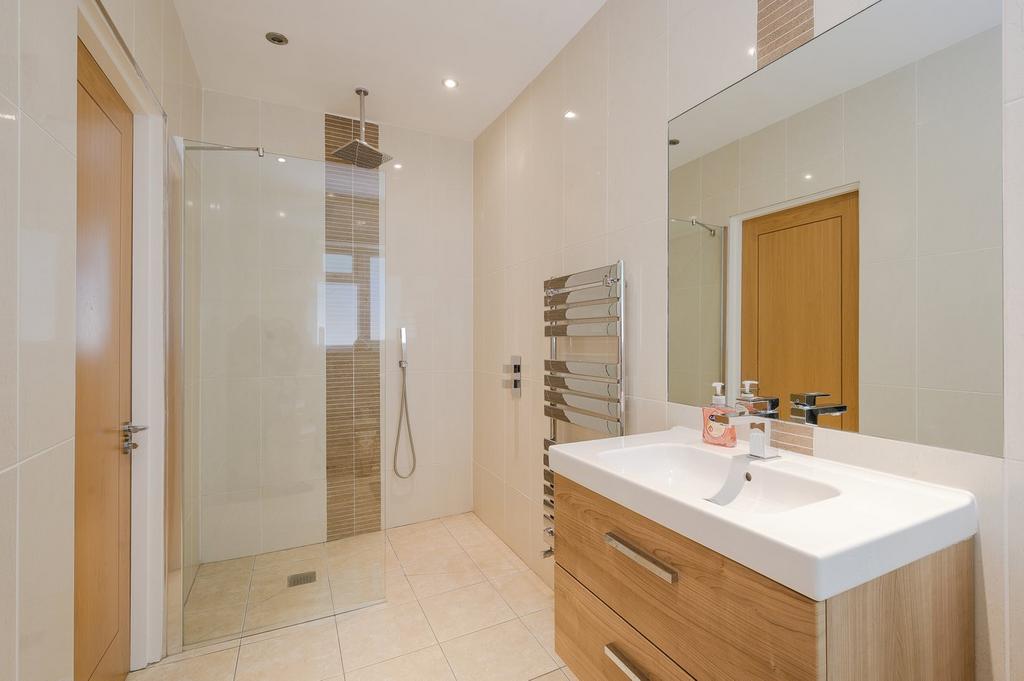 Ground Floor En Suite