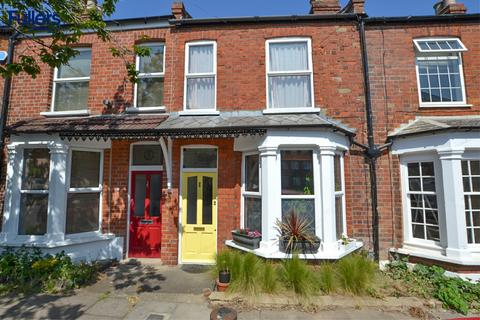 2 bedroom cottage for sale, Wilson Street, London N21