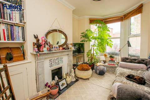 2 bedroom cottage for sale, Wilson Street, London N21