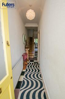2 bedroom cottage for sale, Wilson Street, London N21