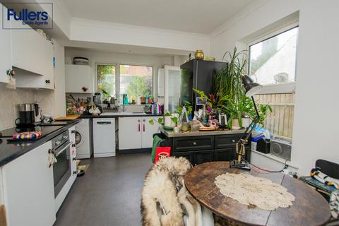 2 bedroom cottage for sale, Wilson Street, London N21