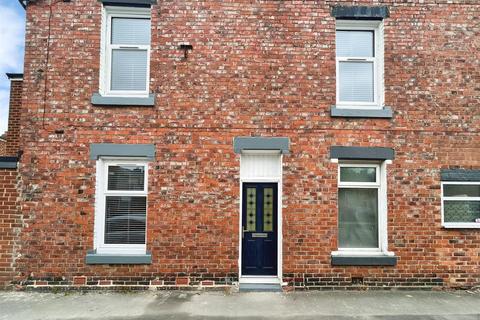 2 bedroom end of terrace house to rent, Alnwick Road, South Shields