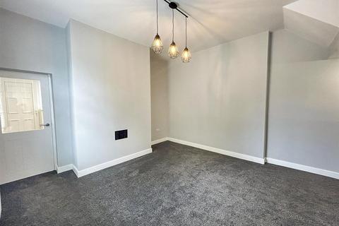 2 bedroom end of terrace house to rent, Alnwick Road, South Shields