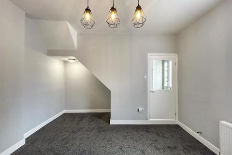 2 bedroom end of terrace house to rent, Alnwick Road, South Shields