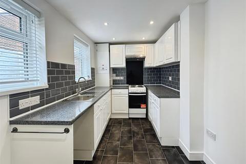 2 bedroom end of terrace house to rent, Alnwick Road, South Shields