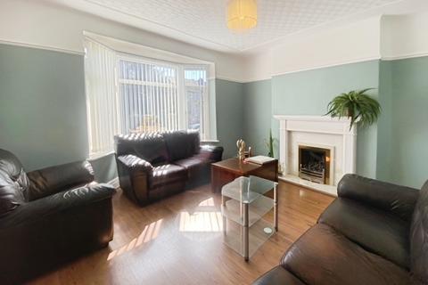 3 bedroom semi-detached house to rent, Barnfield Crescent, Sale, Greater Manchester, M33