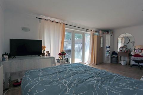 undefined, Whalebone Grove, Chadwell Heath, RM6
