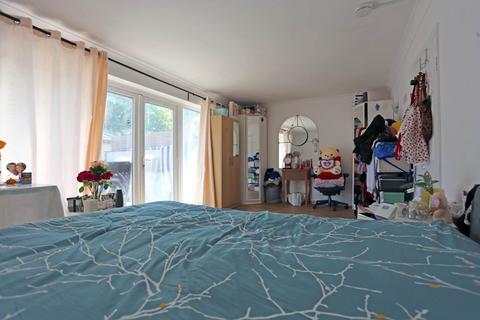 undefined, Whalebone Grove, Chadwell Heath, RM6