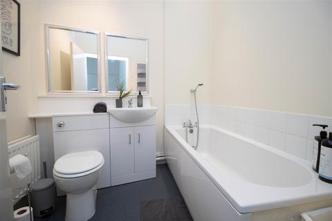 3 bedroom flat for sale, Station Road, Newburn, Newcastle Upon Tyne