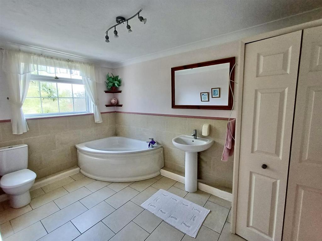 En-Suite Bathroom/WC