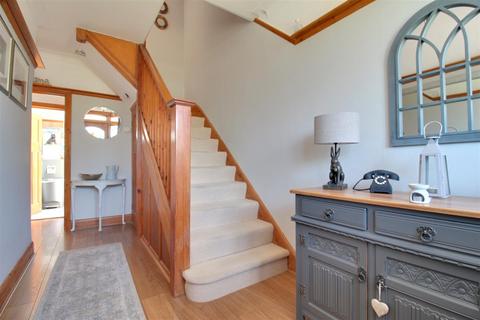 4 bedroom semi-detached house for sale, Loxwood Avenue, Worthing