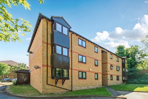 2 bedroom apartment for sale, Rushdon Close, Romford RM1