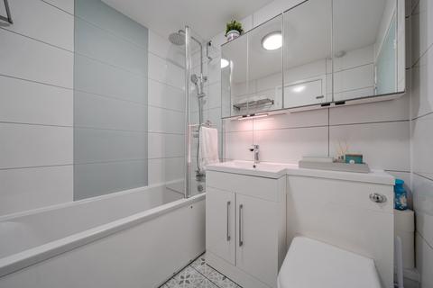 2 bedroom apartment for sale, Rushdon Close, Romford RM1