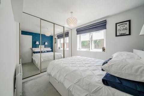 2 bedroom apartment for sale, Rushdon Close, Romford RM1