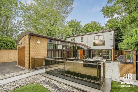4 bedroom detached house for sale, Retreat Way, Chigwell