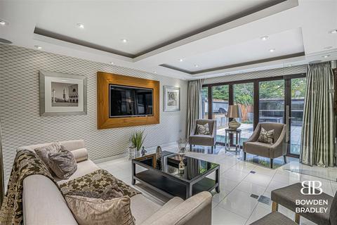 4 bedroom detached house for sale, Retreat Way, Chigwell