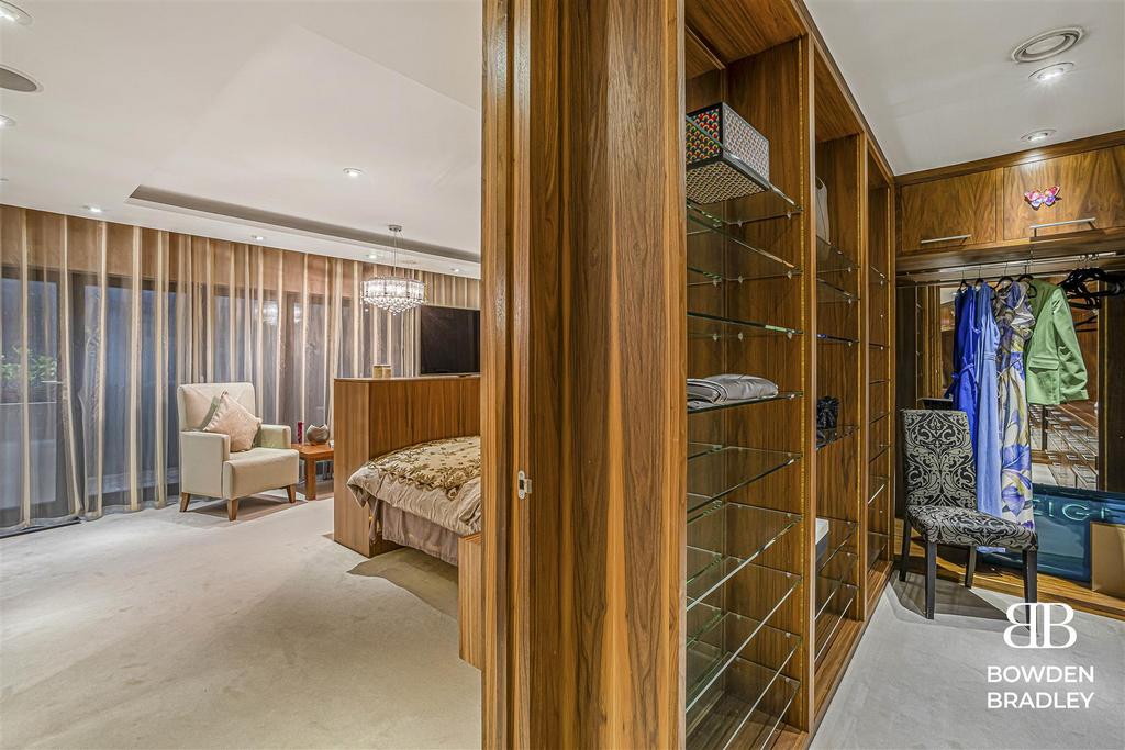 Walk-in wardrobe