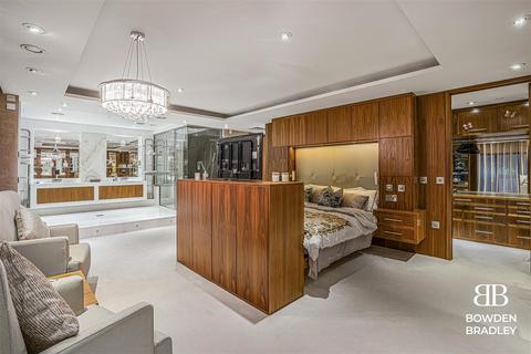 57 Retreat Way, Chigwell, IG7 6EL