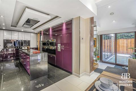 57 Retreat Way, Chigwell, IG7 6EL